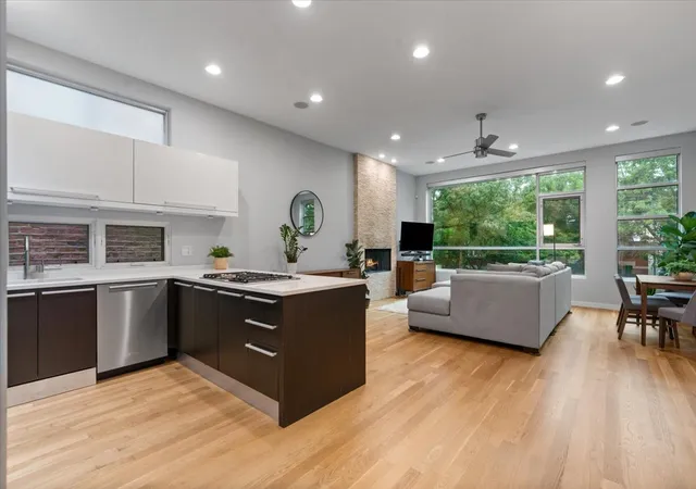 Photo 2 of Condo for sale at 865 N Marshfield Ave #3, Chicago, IL 60622 | MLS# 12723681 | Listing updated on 2026-08-18
