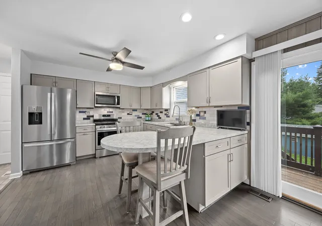 Photo 3 of Single family home for sale at 6101 Chase Ave, Downers Grove, IL 60516 | MLS# 12723780 | Listing updated on 2026-09-05