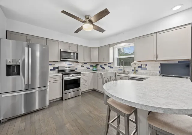 Photo 4 of Single family home for sale at 6101 Chase Ave, Downers Grove, IL 60516 | MLS# 12723780 | Listing updated on 2026-09-05