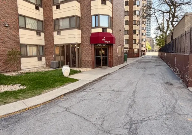 Photo 3 of Sale Pending at 7337 S South Shore Dr #1424, Chicago, IL 60649 | MLS# 12723854 | Listing updated on 2026-08-20