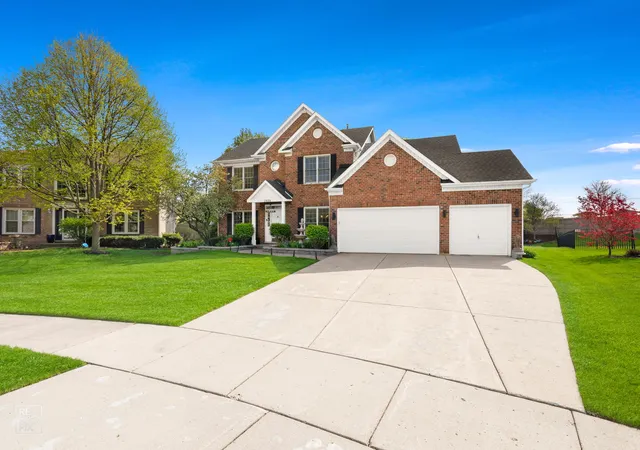 Photo 2 of Single family home for sale at 2820 Fairhauser Ct, Naperville, IL 60564 | MLS# 12723863 | Listing updated on 2026-08-20