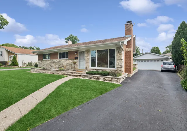 Photo 2 of Single family home for sale at 1017 S Norbury Ave, Lombard, IL 60148 | MLS# 12723865 | Listing updated on 2026-09-06