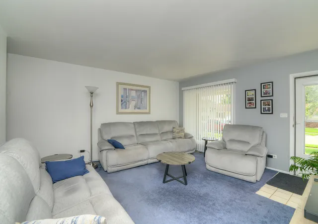 Photo 3 of Single family home for sale at 736 Cynthia Ln, Glendale Heights, IL 60139 | MLS# 12723881 | Listing updated on 2026-08-22