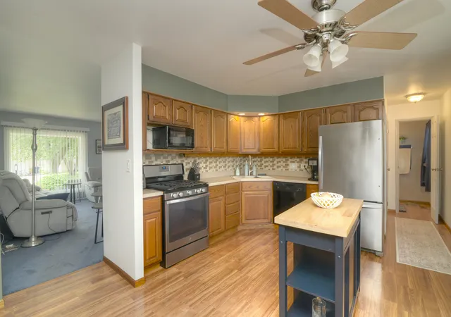 Photo 4 of Single family home for sale at 736 Cynthia Ln, Glendale Heights, IL 60139 | MLS# 12723881 | Listing updated on 2026-08-22