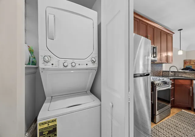 2nd image of 344 S Maple Ave, Oak Park, IL 60302