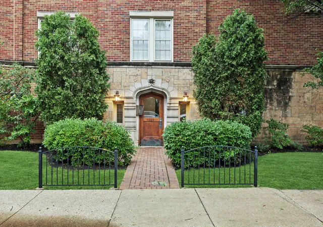 2nd image of 344 S Maple Ave #2B, Oak Park, IL 60302 | MLS# 12723926