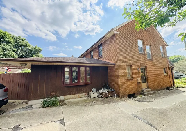 2nd image of 901 Parkview Ave, Rockford, IL 61107 | MLS# 12723929