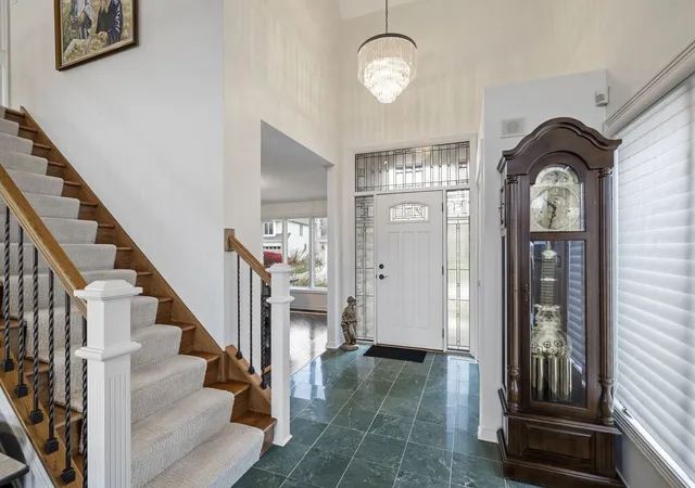 Photo 4 of Single family home for sale at 1319 Cranbrook Cir, Aurora, IL 60502 | MLS# 12723936 | Listing updated on 2026-08-18