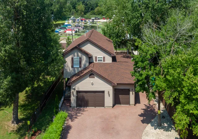 Single family home for sale at 10 Matts Rd, Fox Lake, IL 60020 | MLS# 12723944
