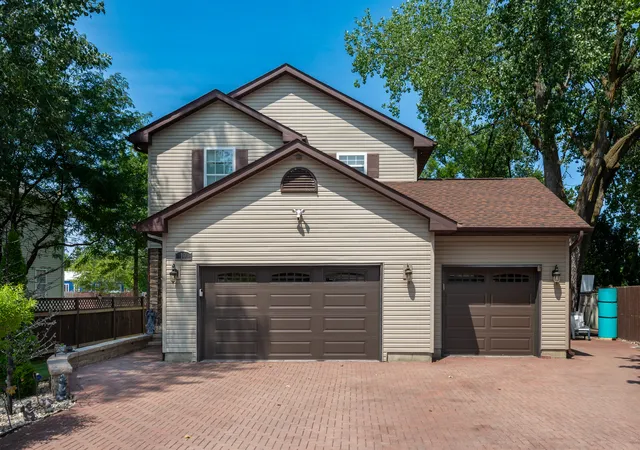 Photo 2 of Single family home for sale at 10 Matts Rd, Fox Lake, IL 60020 | MLS# 12723944 | Listing updated on 2026-09-05