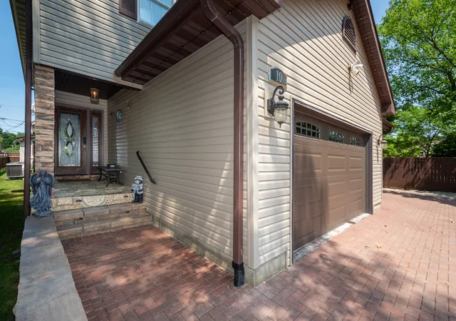 Photo 2 of Single family home for sale at 10 Matts Rd, Fox Lake, IL 60020 | MLS# 12723944 | Listing updated on 2026-09-05