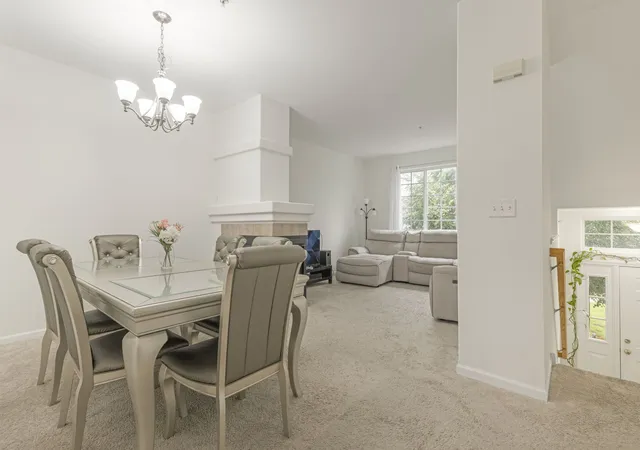 2nd image of 721 Hanbury Dr, Des Plaines, IL 60016 | MLS# 12723945