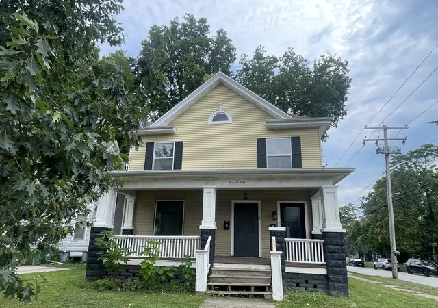 1st image of 301 E Locust St, Bloomington, IL 61701 | MLS# 12723966