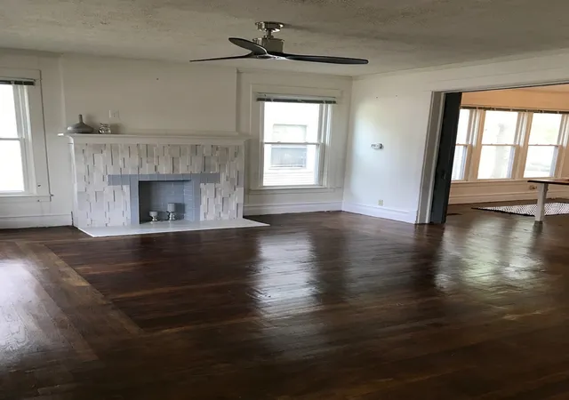 4th image of 301 E Locust St, Bloomington, IL 61701 | MLS# 12723966