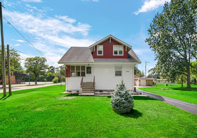 Photo 1 of Single family home for sale at 19580 Glenwood Rd, Chicago Heights, IL 60411 | MLS# 12723989 | Listing updated on 2026-09-08