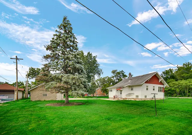 Photo 3 of Single family home for sale at 19580 Glenwood Rd, Chicago Heights, IL 60411 | MLS# 12723989 | Listing updated on 2026-09-08