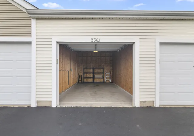 2nd image of 236 Bertram Dr, Yorkville, IL 60560