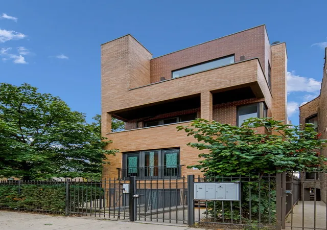 Photo 1 of Condo for sale at 6640 S Maryland Ave #3, Chicago, IL 60637 | MLS# 12724127 | Listing updated on 2026-08-25