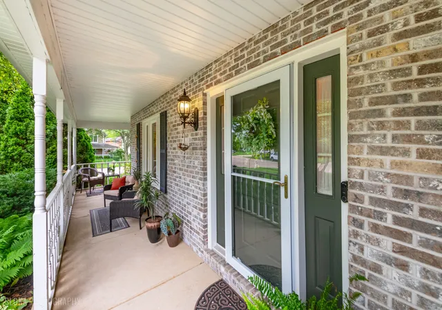 2nd image of 620 Canyon Ln, Elgin, IL 60123 | MLS# 12724135