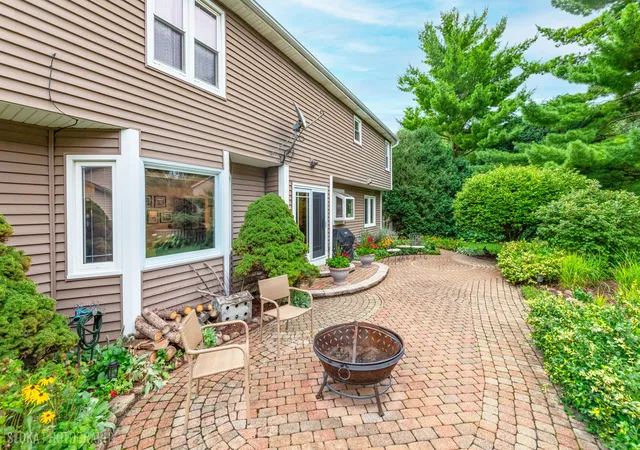 5th image of 620 Canyon Ln, Elgin, IL 60123 | MLS# 12724135