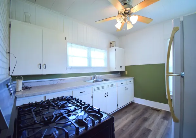 Photo 15 of Single family home for sale at 401 E Elm St, Waltonville, IL 62894 | MLS# 12724235 | Listing updated on 2026-08-24