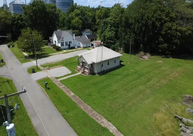 Photo 2 of Single family home for sale at 401 E Elm St, Waltonville, IL 62894 | MLS# 12724235 | Listing updated on 2026-08-24