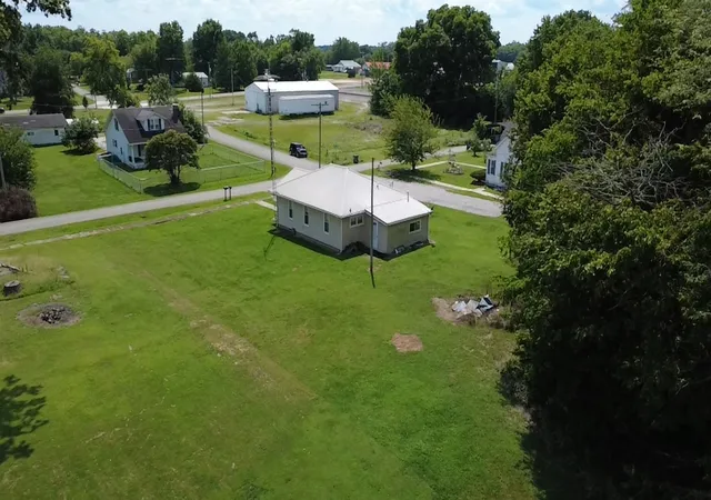 Photo 2 of Single family home for sale at 401 E Elm St, Waltonville, IL 62894 | MLS# 12724235 | Listing updated on 2026-08-24