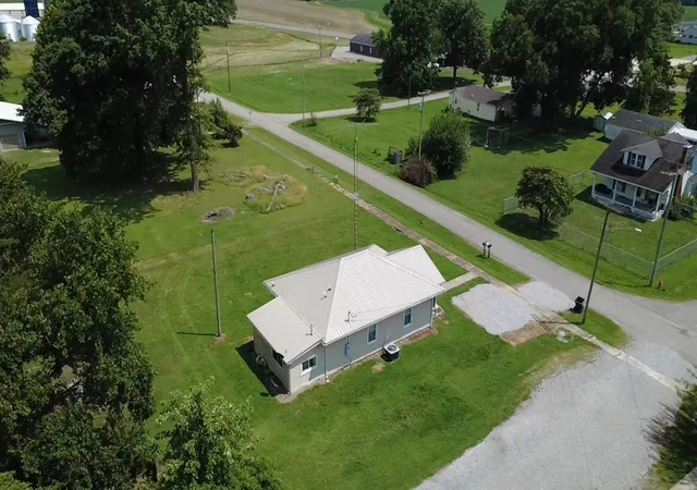 Photo 3 of Single family home for sale at 401 E Elm St, Waltonville, IL 62894 | MLS# 12724235 | Listing updated on 2026-08-24
