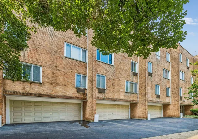 2nd image of 777 Hinman Ave #35, Evanston, IL 60202 | MLS# 12724306
