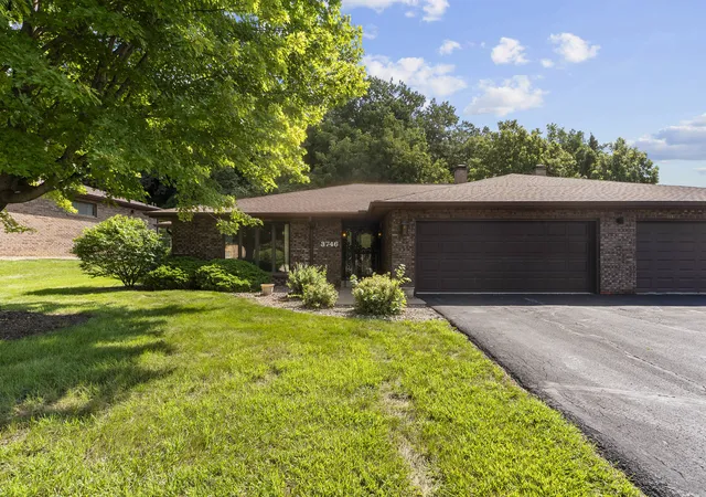 3rd image of 3746 53rd St, Moline, IL 61265