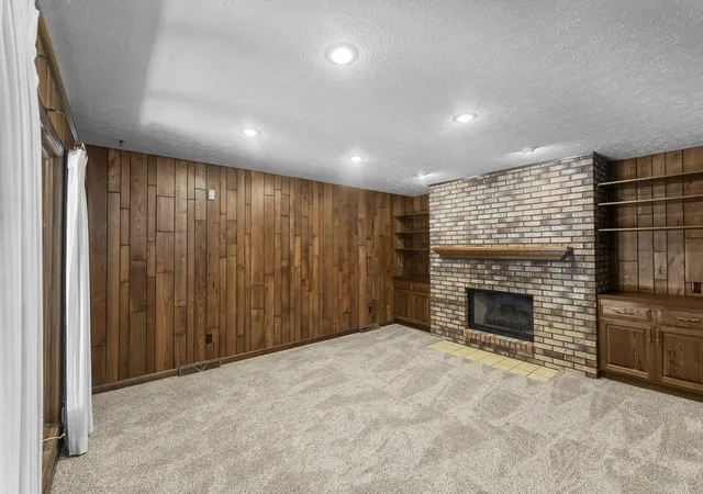 5th image of 3746 53rd St, Moline, IL 61265