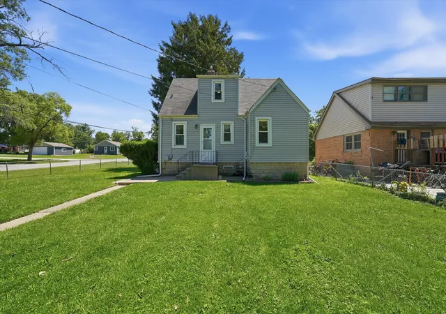 Photo 2 of Sale Pending at 11800 S Ridgeway Ave, Alsip, IL 60803 | MLS# 12724402 | Listing updated on 2026-09-01