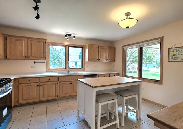 3rd image of 7700 Northfield Ln, Tinley Park, IL 60487 | MLS# 12724410