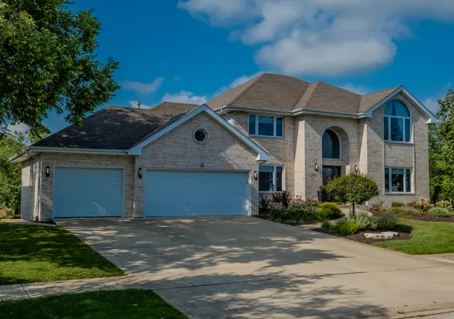 3rd image of 10512 Louetta Ln, Orland Park, IL 60467 | MLS# 12724455