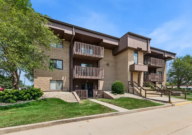 Photo 2 of Condo for sale at 1472 N Rock Run Dr #2D, Crest Hill, IL 60403 | MLS# 12724483 | Listing updated on 2026-10-21