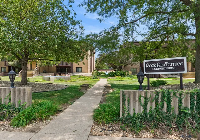Listing Photo 4 - Condo for sale in building located at 1472 N Rock Run Dr, Crest Hill, IL 60403 - Unit #2D