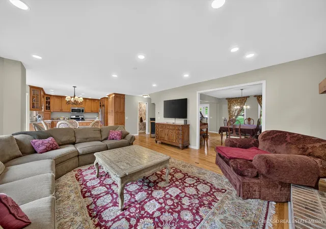 Photo 4 of Single family home for sale at 5n791 Ravine Dr, St. Charles, IL 60175 | MLS# 12724565 | Listing updated on 2026-08-25
