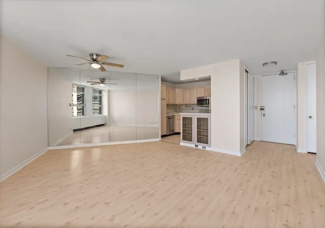 Photo 3 of Sale Pending at 2626 N Lakeview Ave #3609, Chicago, IL 60614 | MLS# 12724672 | Listing updated on 2026-09-24