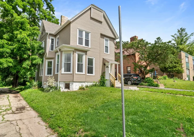 2nd image of 712 N Court St, Rockford, IL 61103 | MLS# 12724674
