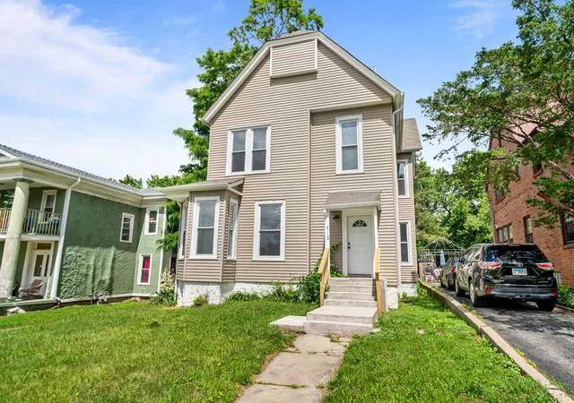 3rd image of 712 N Court St, Rockford, IL 61103 | MLS# 12724674