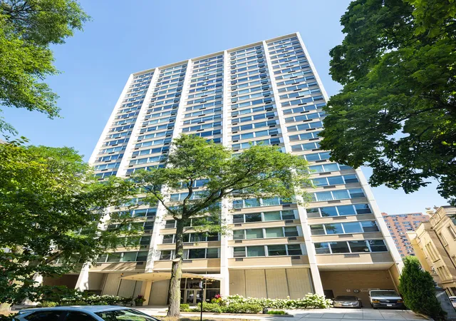 1st image of 336 W Wellington Ave, Chicago, IL 60657