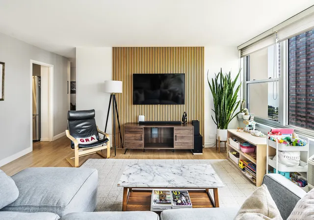 3rd image of 336 W Wellington Ave, Chicago, IL 60657