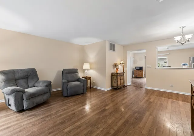 Listing Photo 4 - Condo for sale in building located at 257 W Whispering Oaks Ln, Round Lake, IL 60073 - Unit #257