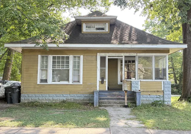 1st image of 111 S Forest Ave, Carbondale, IL 62901 | MLS# 12724802