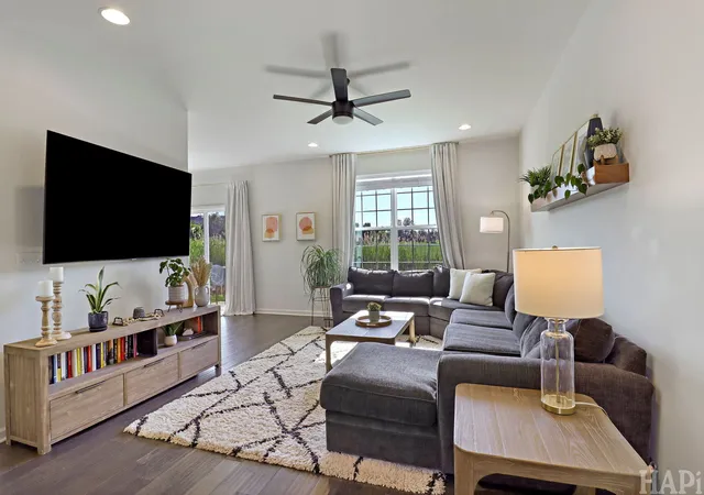 Photo 4 of Townhouse for sale at 548 Silverton Dr, Grayslake, IL 60030 | MLS# 12724836 | Listing updated on 2026-09-06