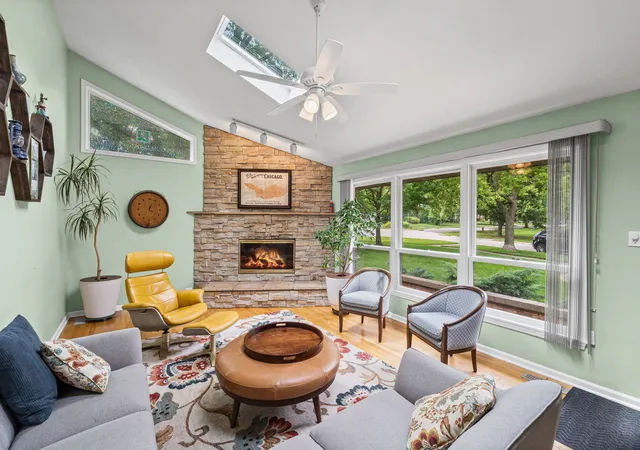 Photo 2 of Sale Pending at 1880 Midland Ave, Highland Park, IL 60035 | MLS# 12724852 | Listing updated on 2026-08-31