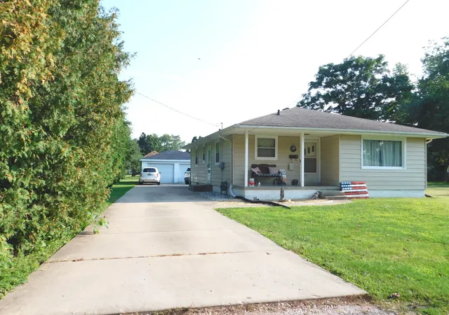 3rd image of 213 Sangamon St, Streator, IL 61364 | MLS# 12724971