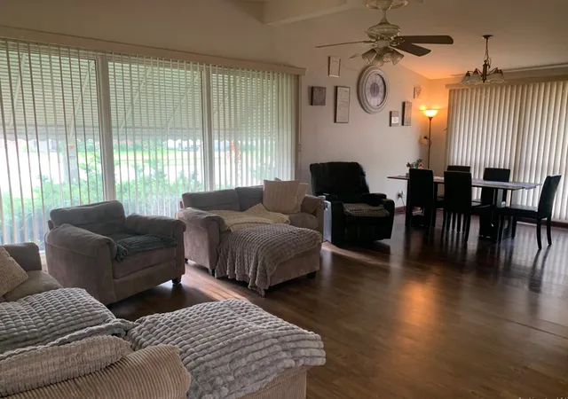Photo 3 of Single family home for sale at 259 Barron St, Bensenville, IL 60106 | MLS# 12724977 | Listing updated on 2026-08-21