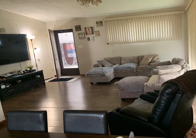 Photo 3 of Single family home for sale at 259 Barron St, Bensenville, IL 60106 | MLS# 12724977 | Listing updated on 2026-08-21