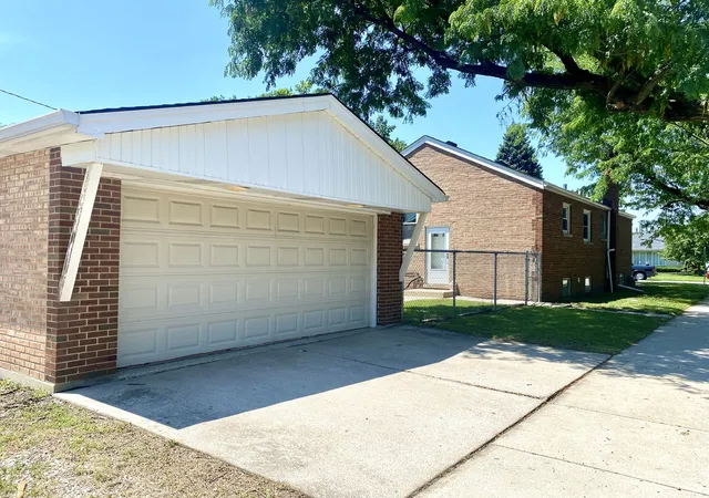 Photo 2 of Single family home for sale at 9101 Tulley Ave, Oak Lawn, IL 60453 | MLS# 12725023 | Listing updated on 2026-08-18